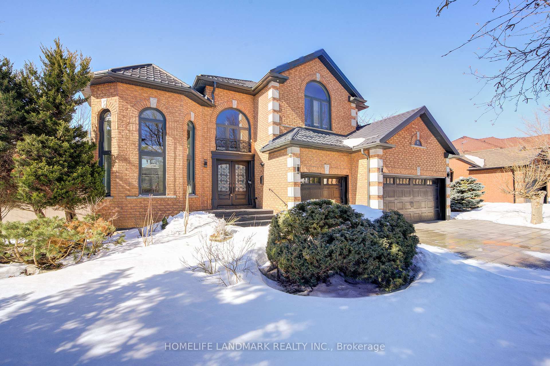 Front of 2 Kimber Crescent