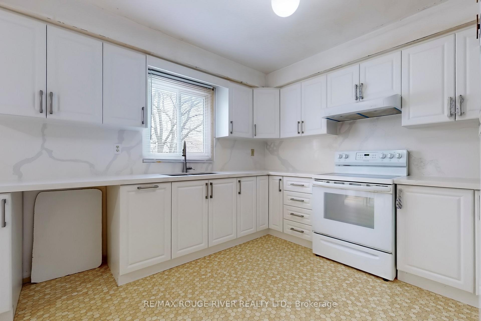 Photo 14 of 936 Rambleberry Avenue, Pickering, Liverpool — HOMEH