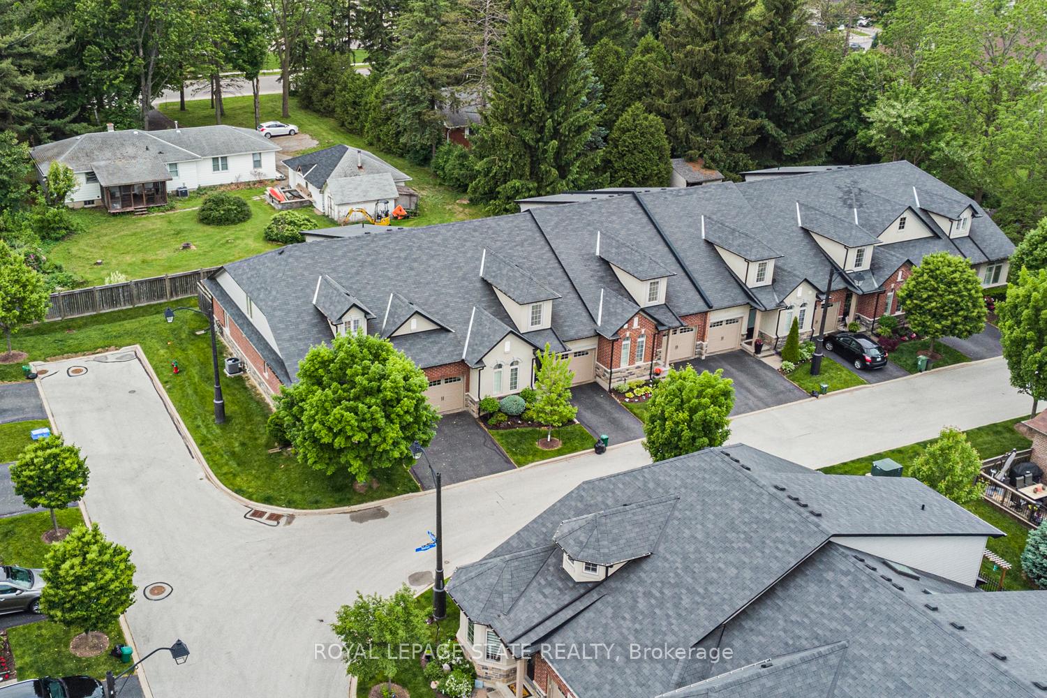 Photo 3 of 114 Toulon Avenue, Hamilton, Ancaster — HOMEH