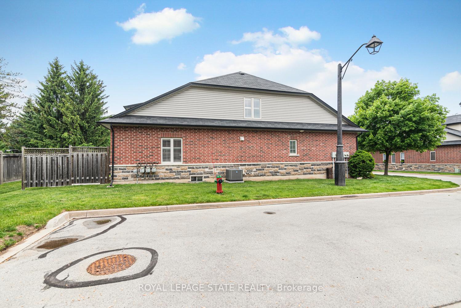 Photo 4 of 114 Toulon Avenue, Hamilton, Ancaster — HOMEH