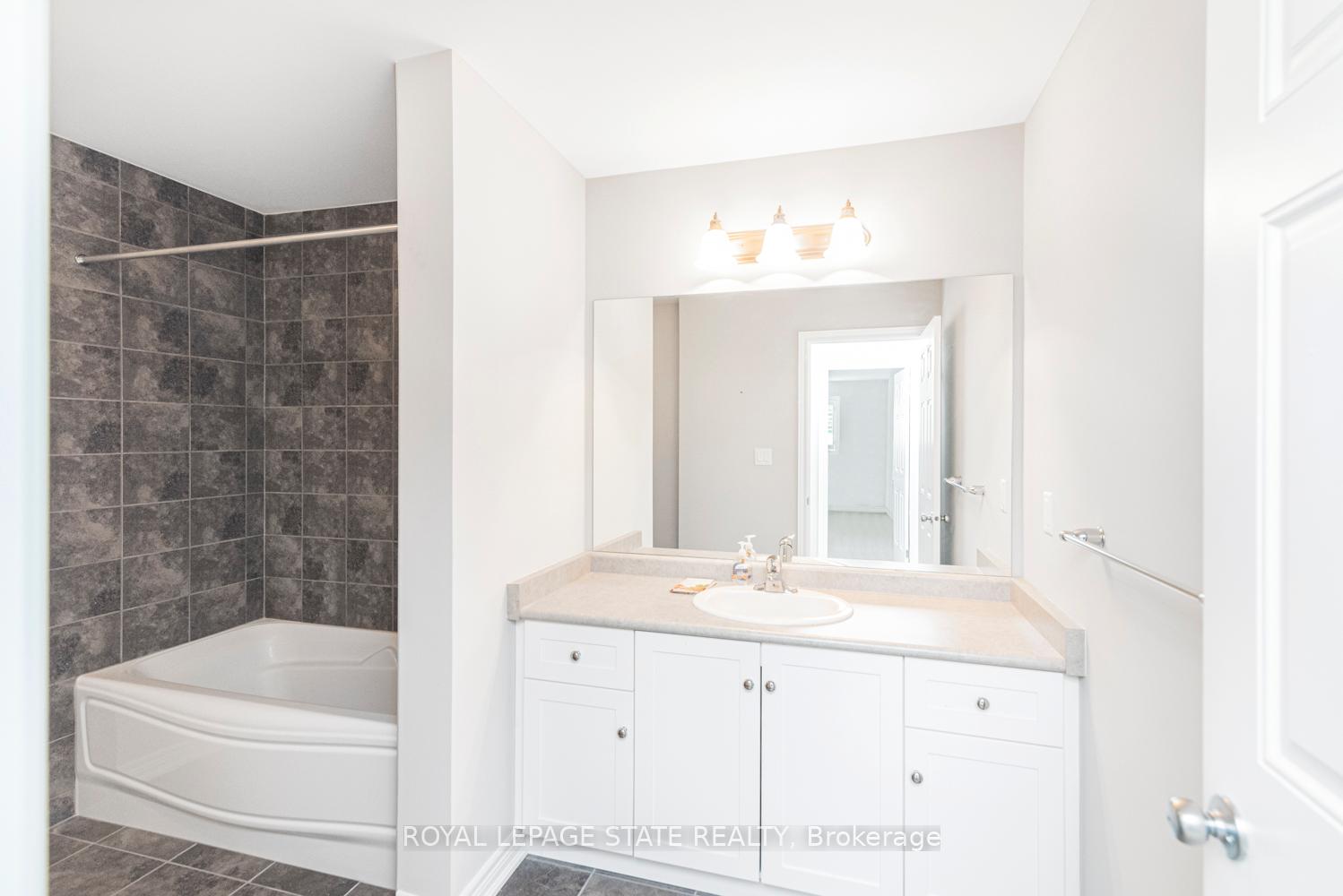 Photo 35 of 114 Toulon Avenue, Hamilton, Ancaster — HOMEH