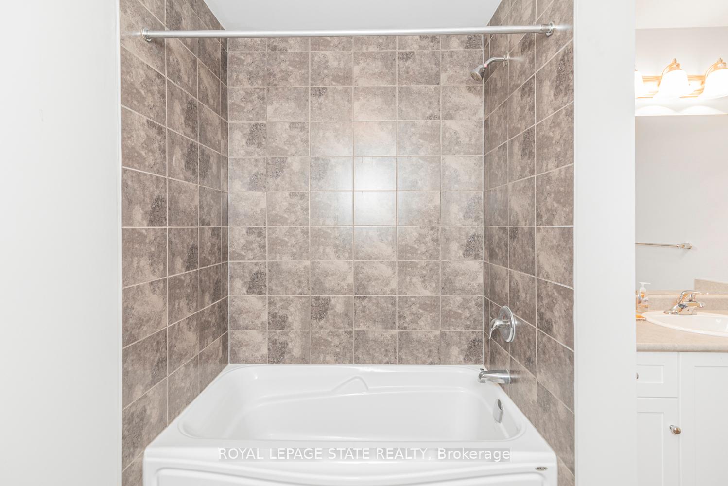 Photo 37 of 114 Toulon Avenue, Hamilton, Ancaster — HOMEH