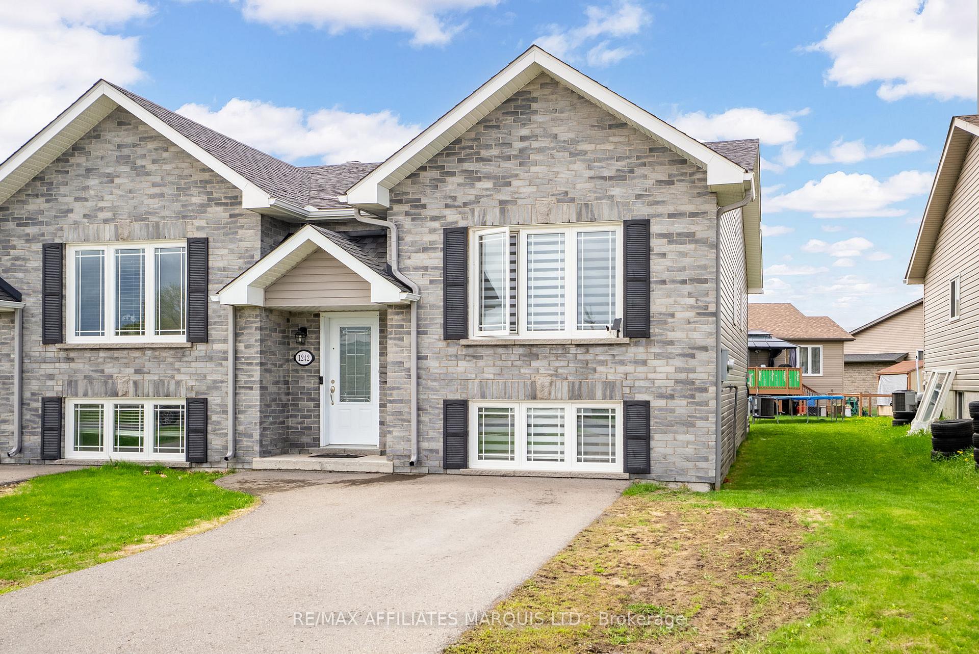 Photo 2 of 1242 St Michel Avenue, Cornwall — HOMEH