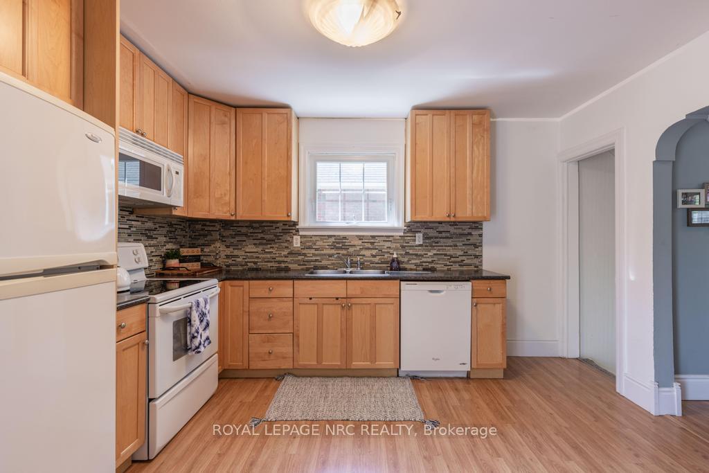 Photo 8 of 174 York Street, St. Catharines, Haig — HOMEH