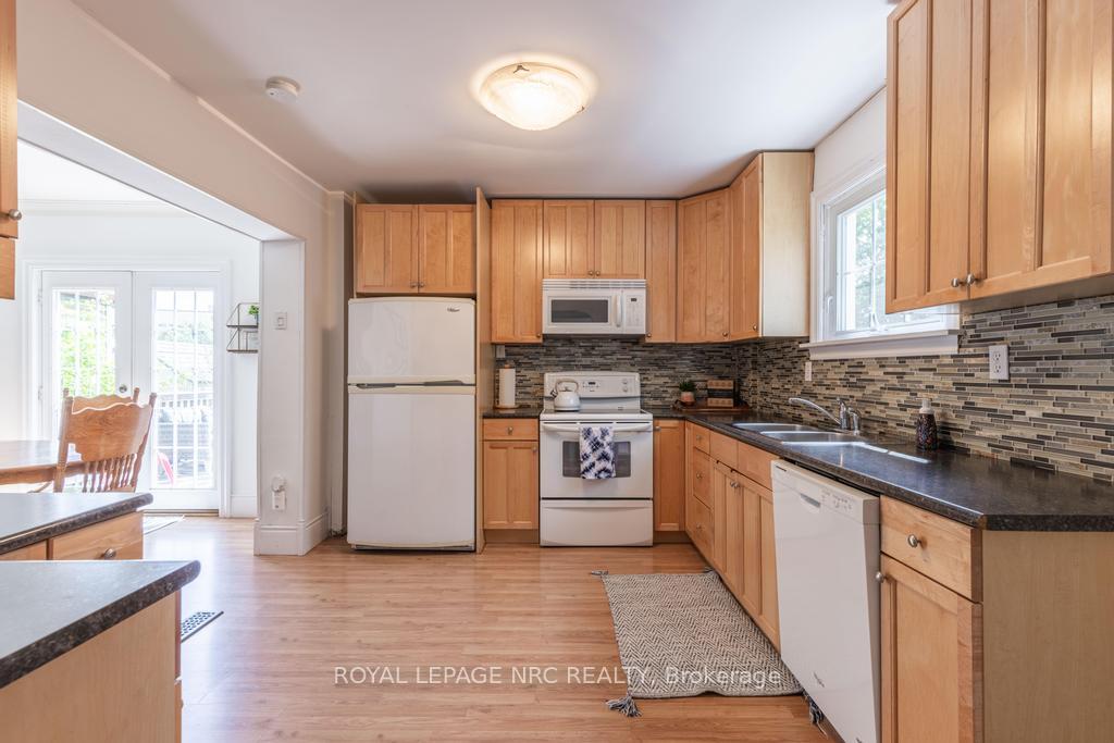 Photo 9 of 174 York Street, St. Catharines, Haig — HOMEH