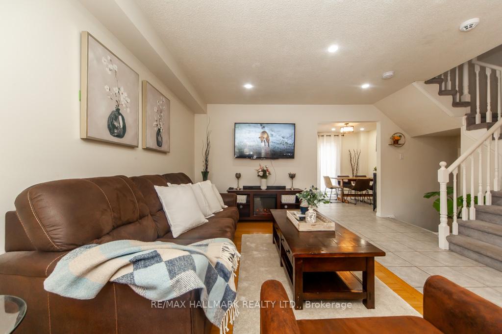 Photo 3 of 137 Waller Street, Whitby, Rolling Acres — HOMEH