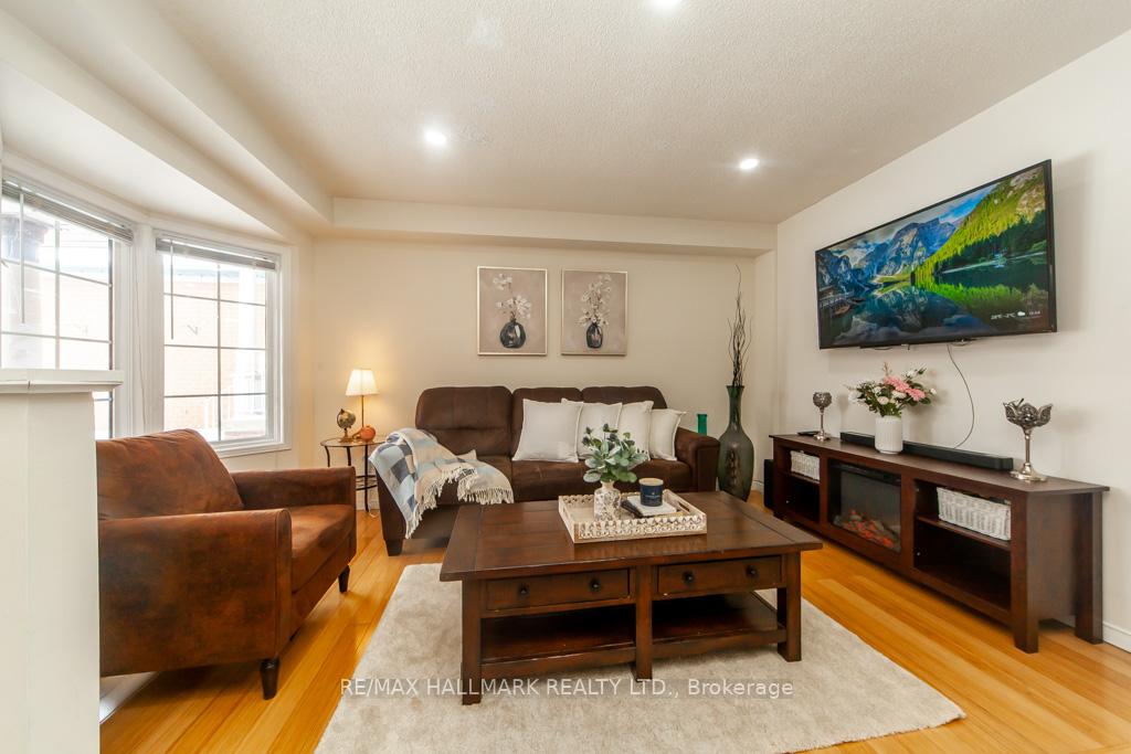 Photo 4 of 137 Waller Street, Whitby, Rolling Acres — HOMEH