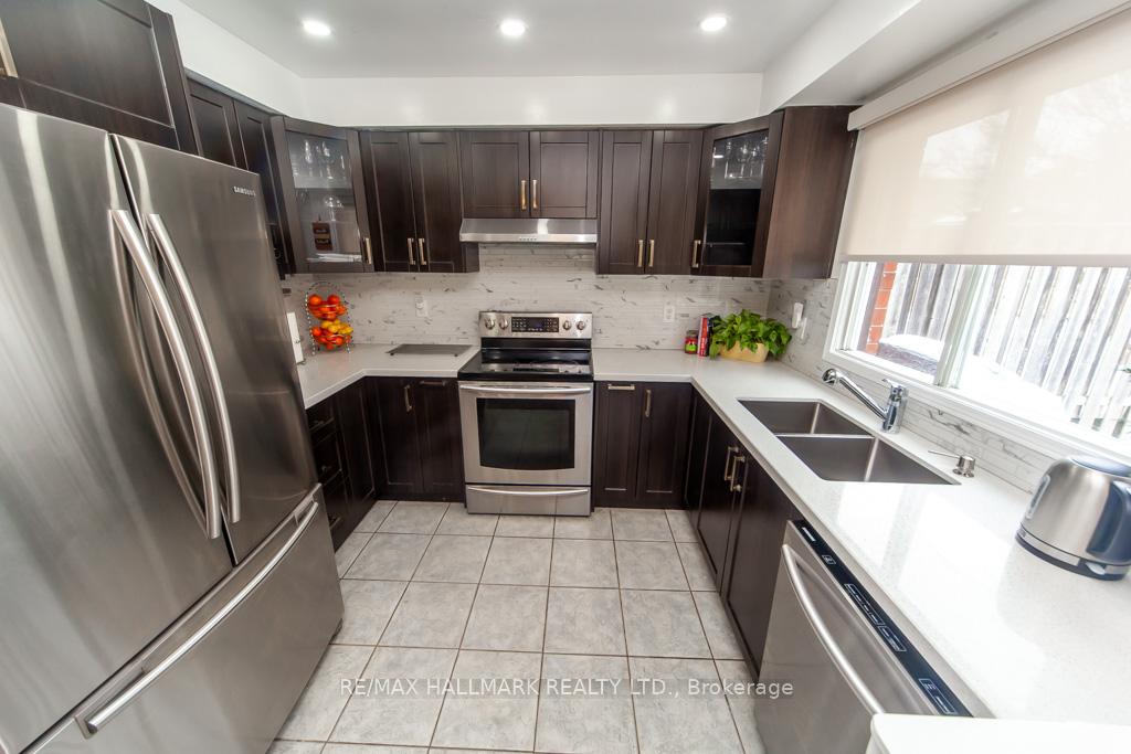 Photo 10 of 137 Waller Street, Whitby, Rolling Acres — HOMEH