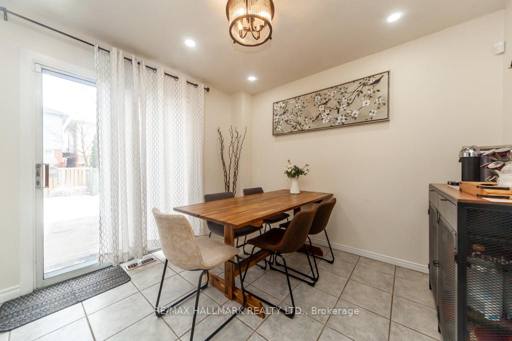 Photo 15 of 137 Waller Street, Whitby, Rolling Acres — HOMEH