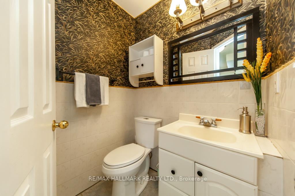 Photo 16 of 137 Waller Street, Whitby, Rolling Acres — HOMEH