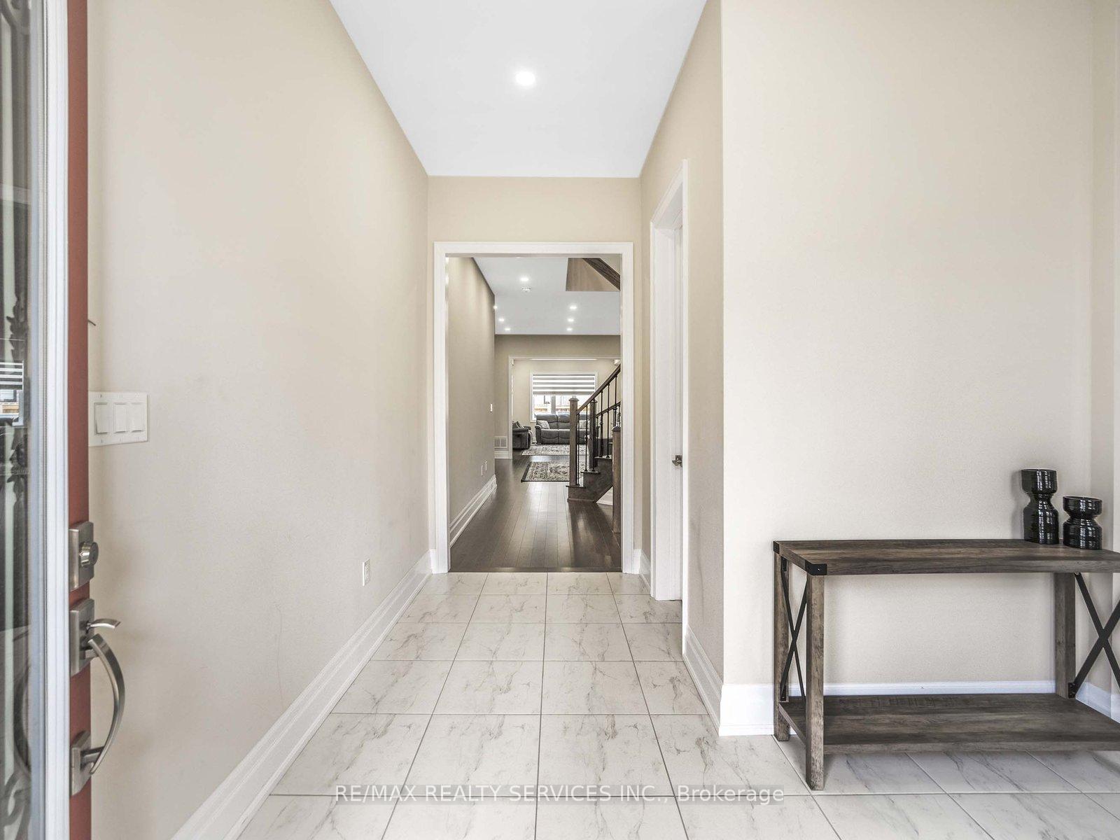 Photo 24 of 37 Lyle Way, Brampton, Credit Valley — HOMEH
