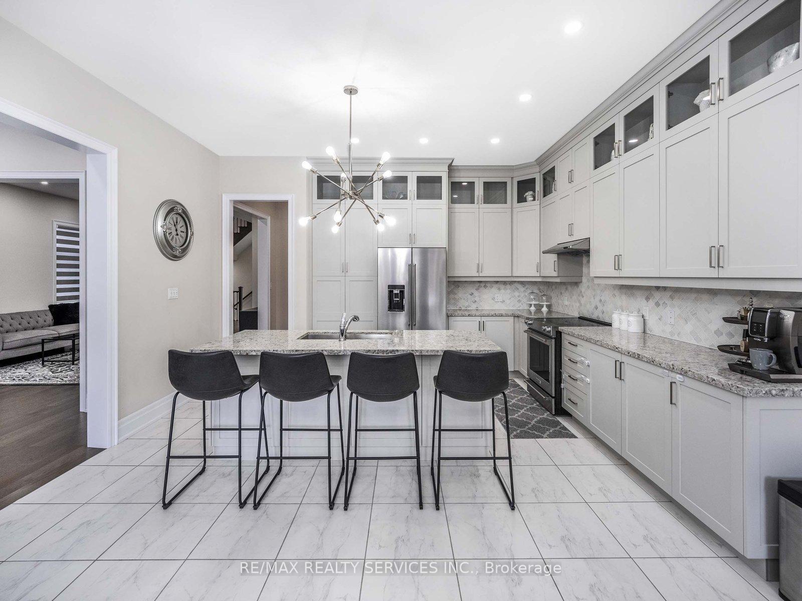 Photo 33 of 37 Lyle Way, Brampton, Credit Valley — HOMEH