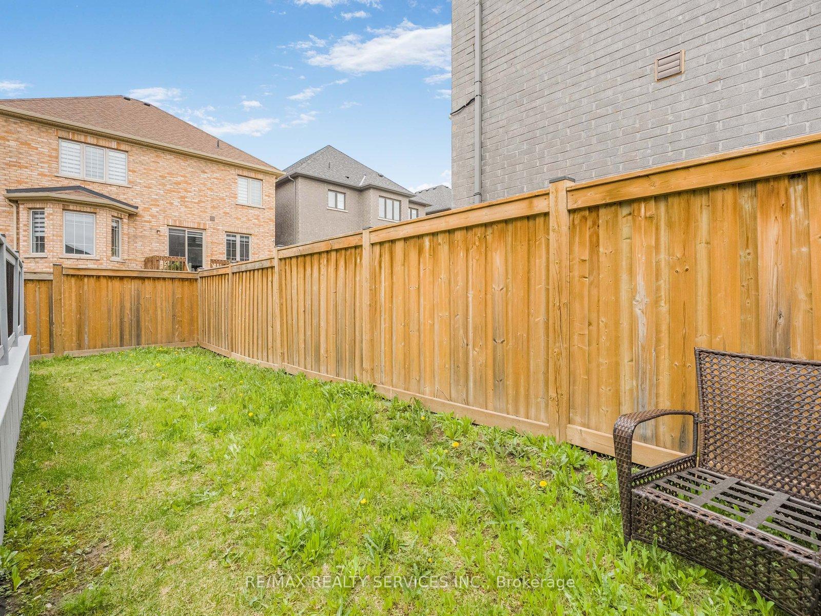 Photo 58 of 37 Lyle Way, Brampton, Credit Valley — HOMEH