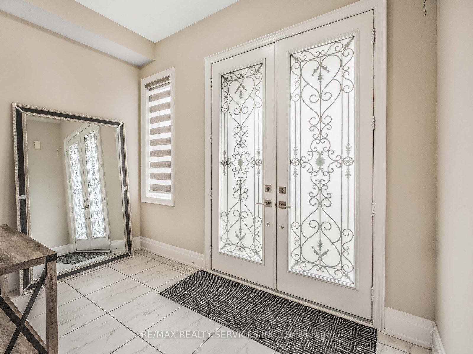Photo 4 of 37 Lyle Way, Brampton, Credit Valley — HOMEH