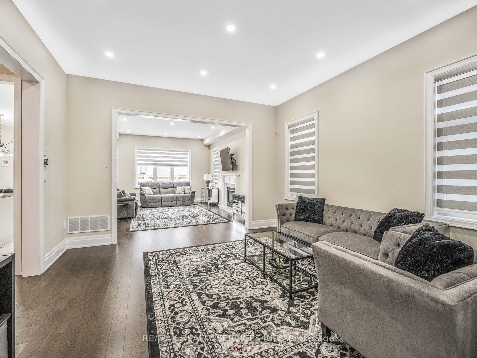 Photo 6 of 37 Lyle Way, Brampton, Credit Valley — HOMEH