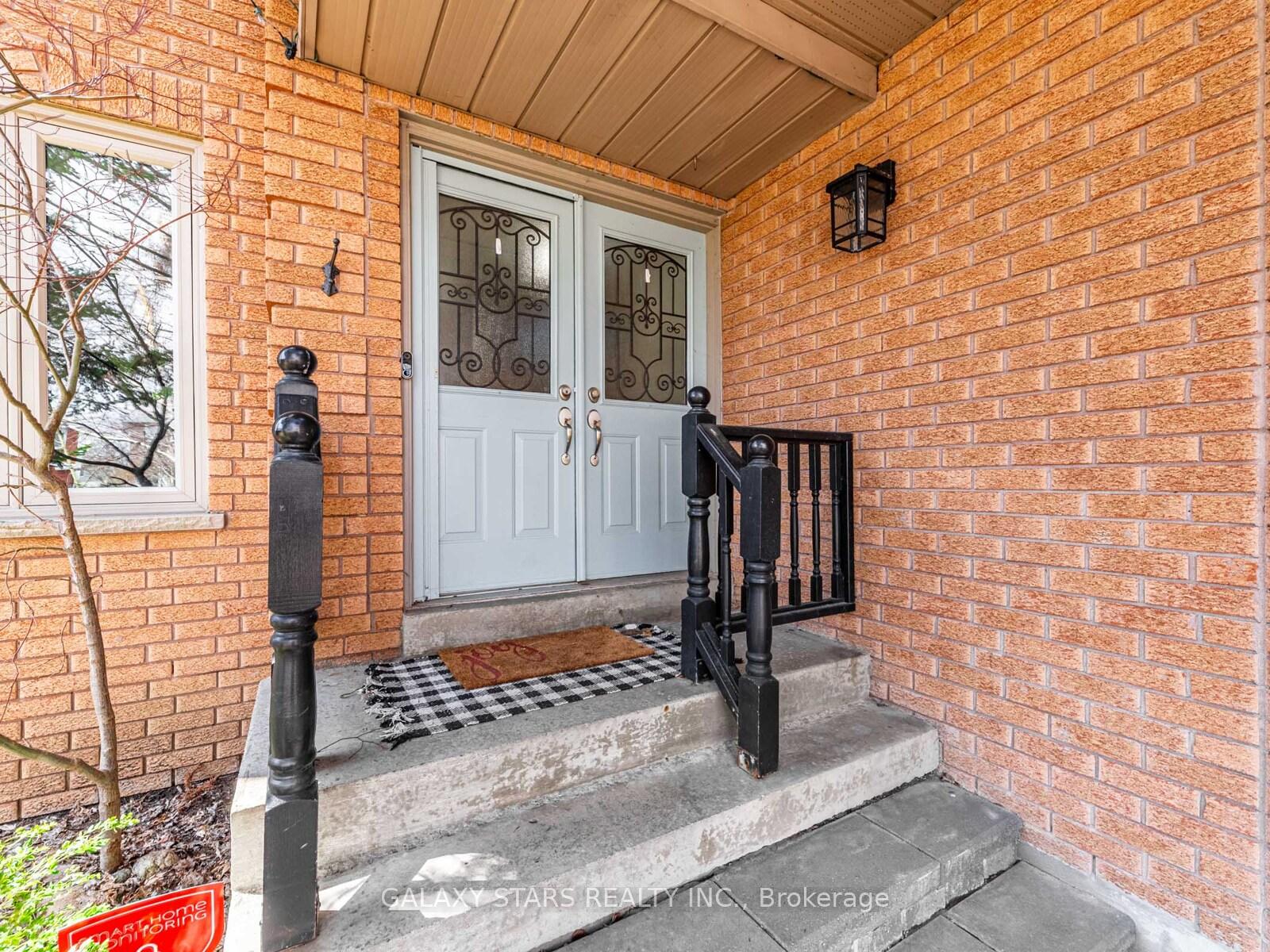 Photo 3 of 44 Penton Drive, Barrie, West Bayfield — HOMEH