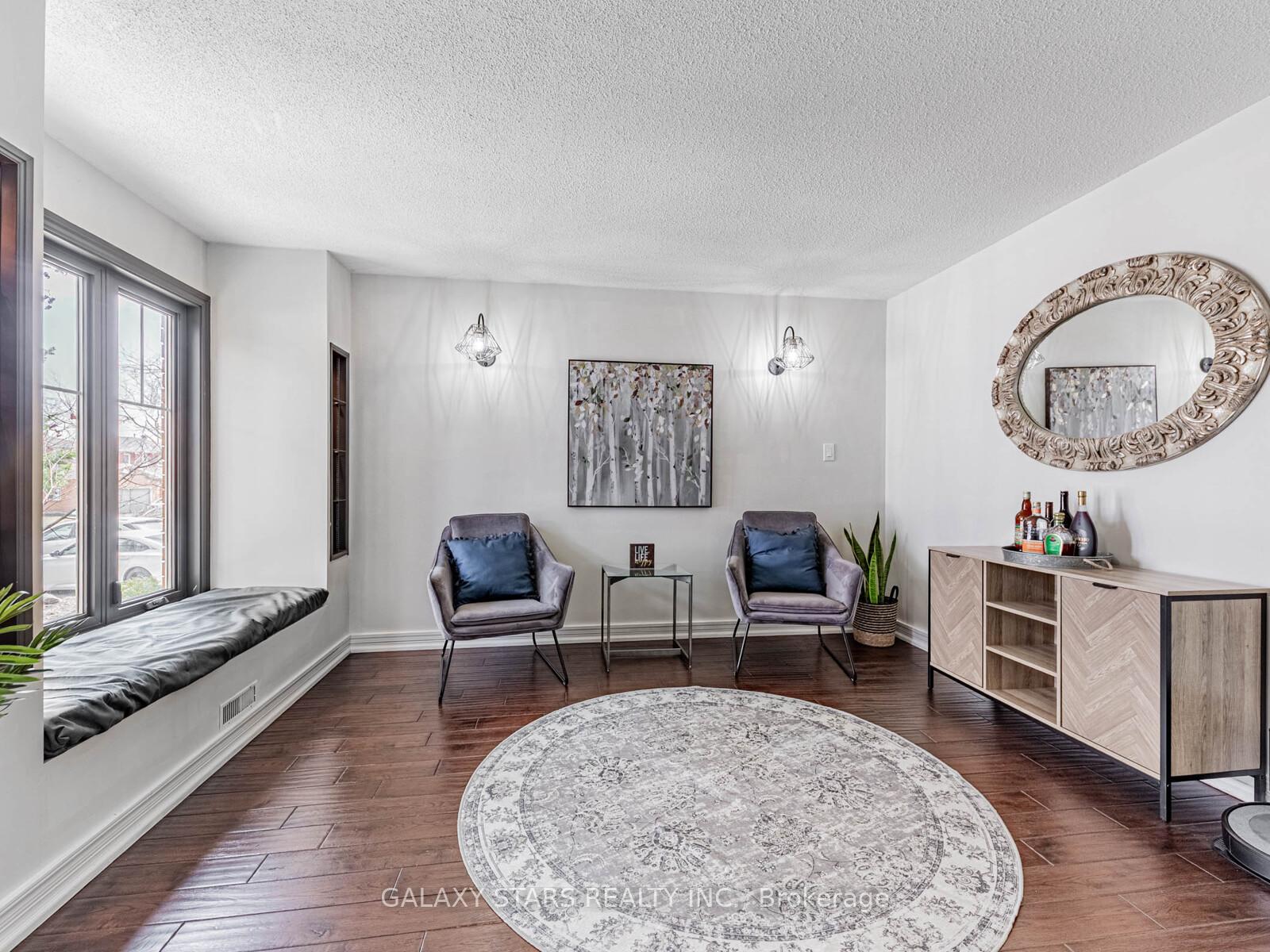Photo 6 of 44 Penton Drive, Barrie, West Bayfield — HOMEH