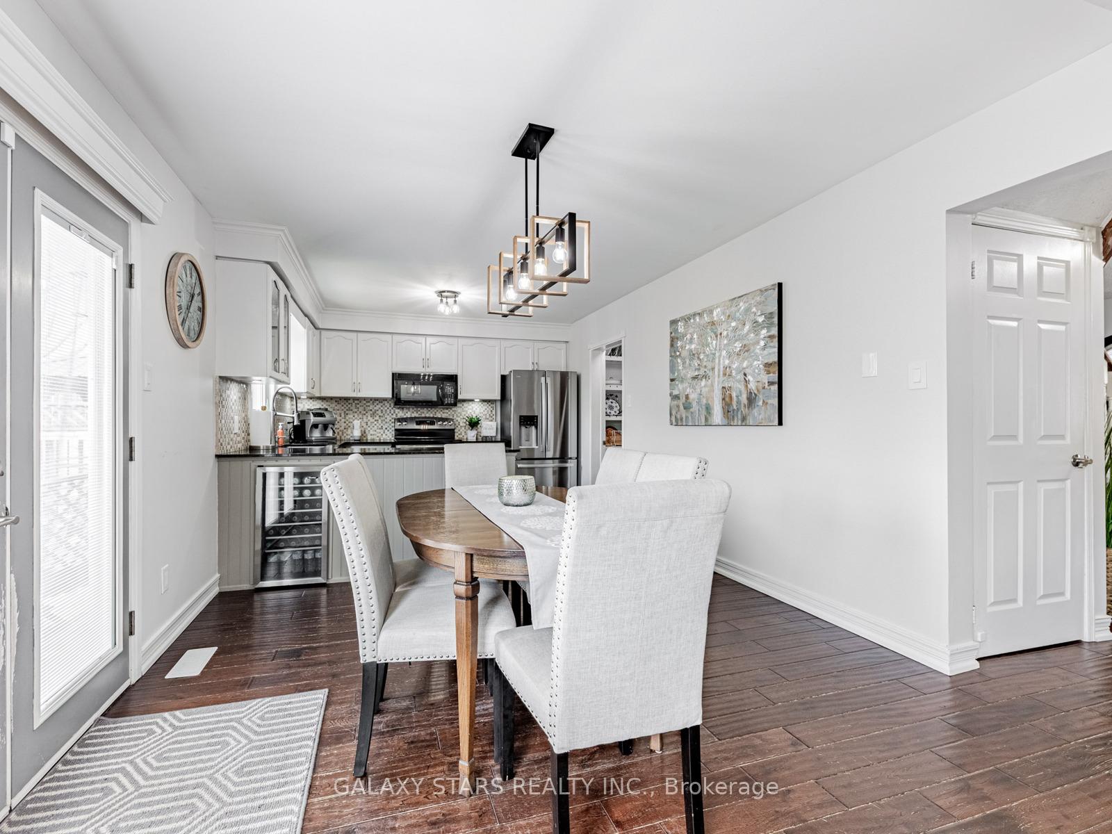 Photo 10 of 44 Penton Drive, Barrie, West Bayfield — HOMEH