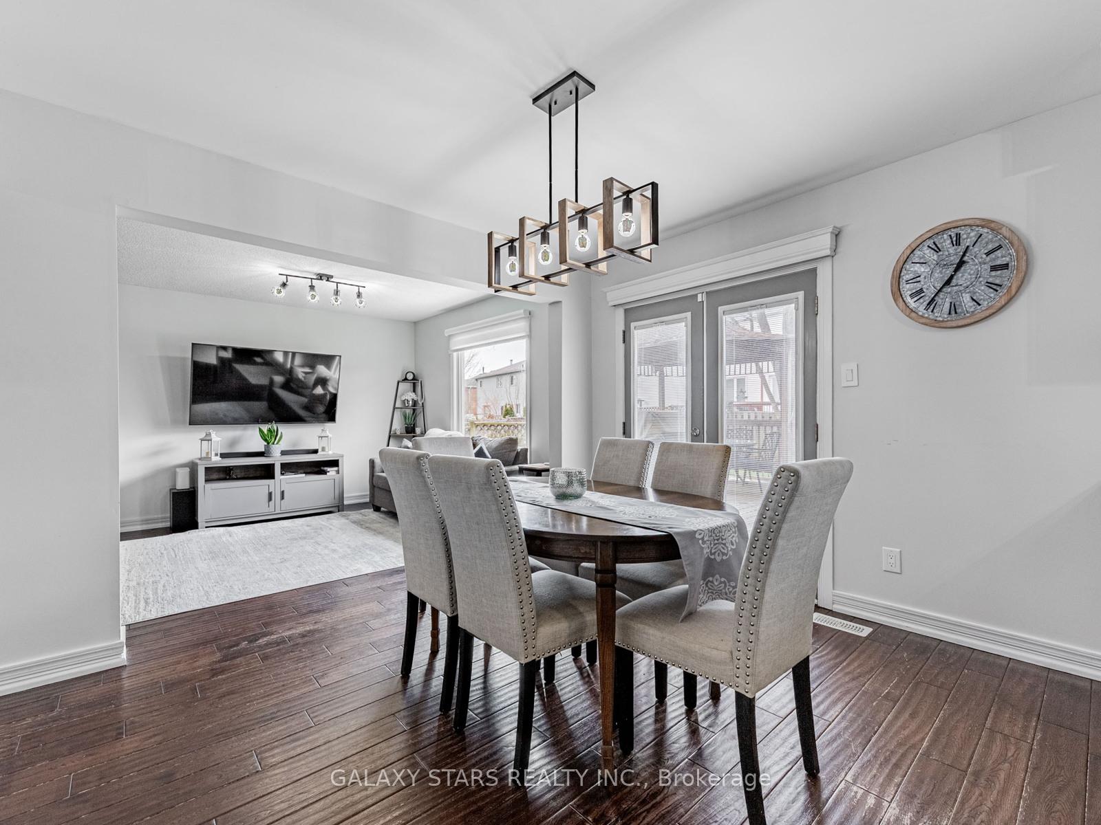 Photo 11 of 44 Penton Drive, Barrie, West Bayfield — HOMEH