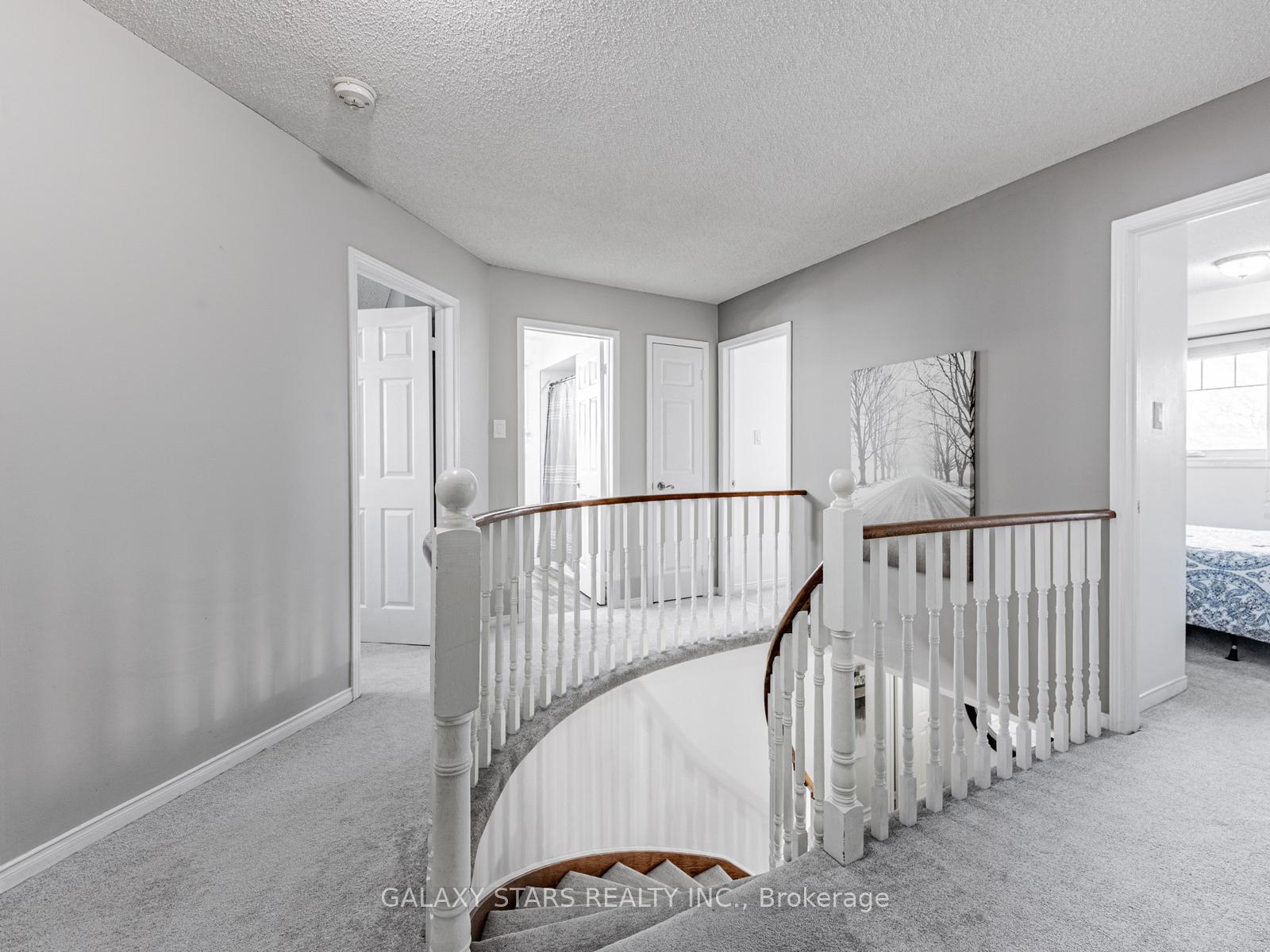 Photo 19 of 44 Penton Drive, Barrie, West Bayfield — HOMEH