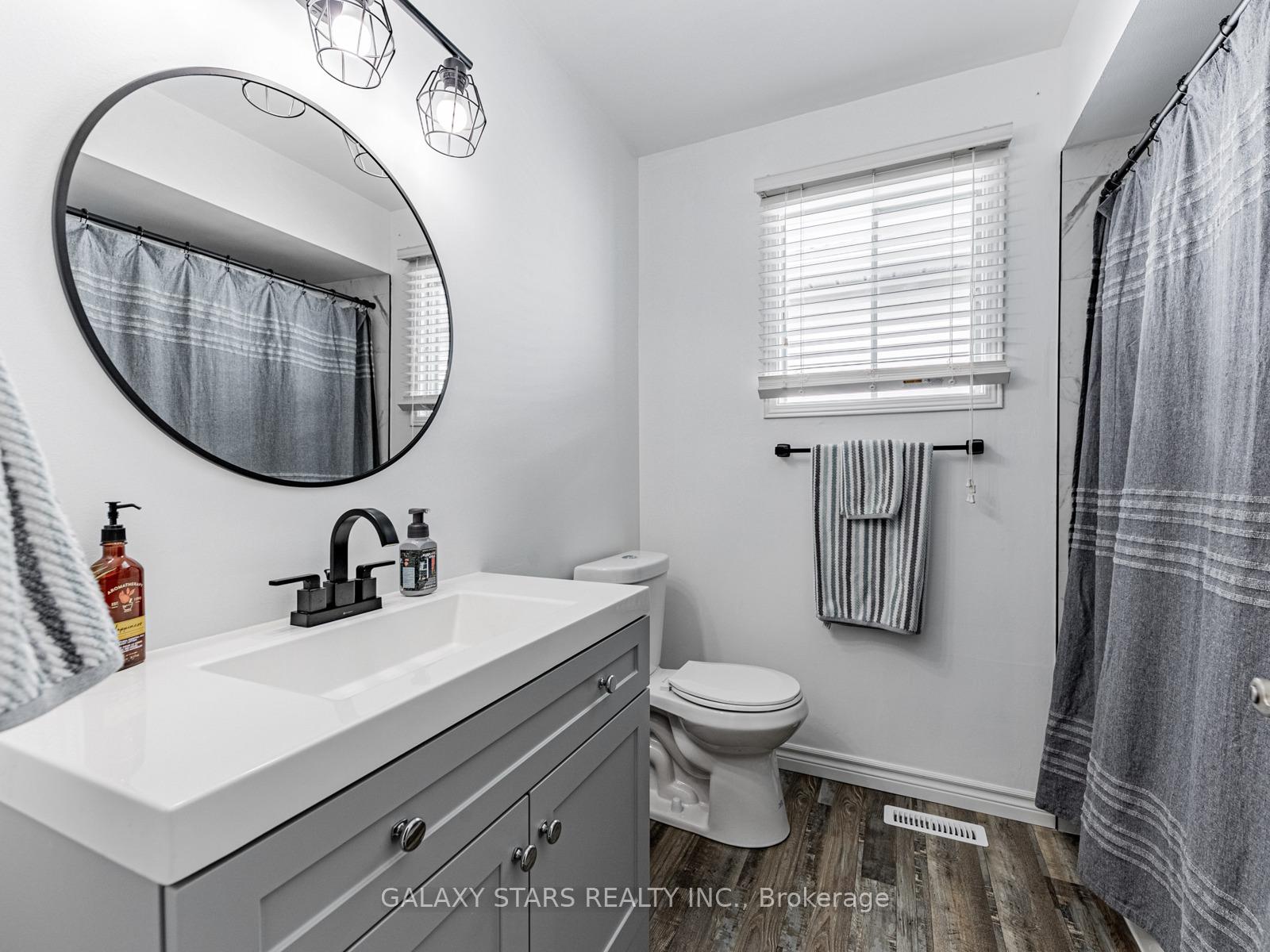 Photo 28 of 44 Penton Drive, Barrie, West Bayfield — HOMEH