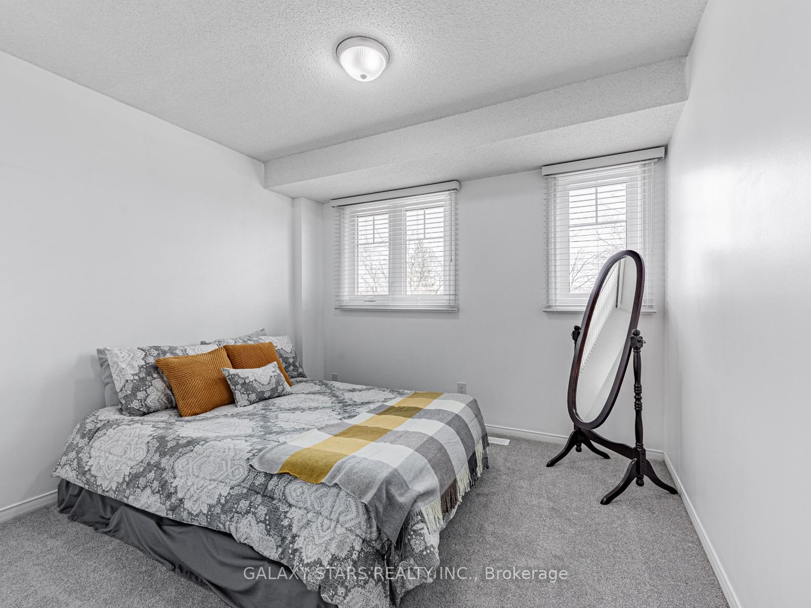 Photo 29 of 44 Penton Drive, Barrie, West Bayfield — HOMEH