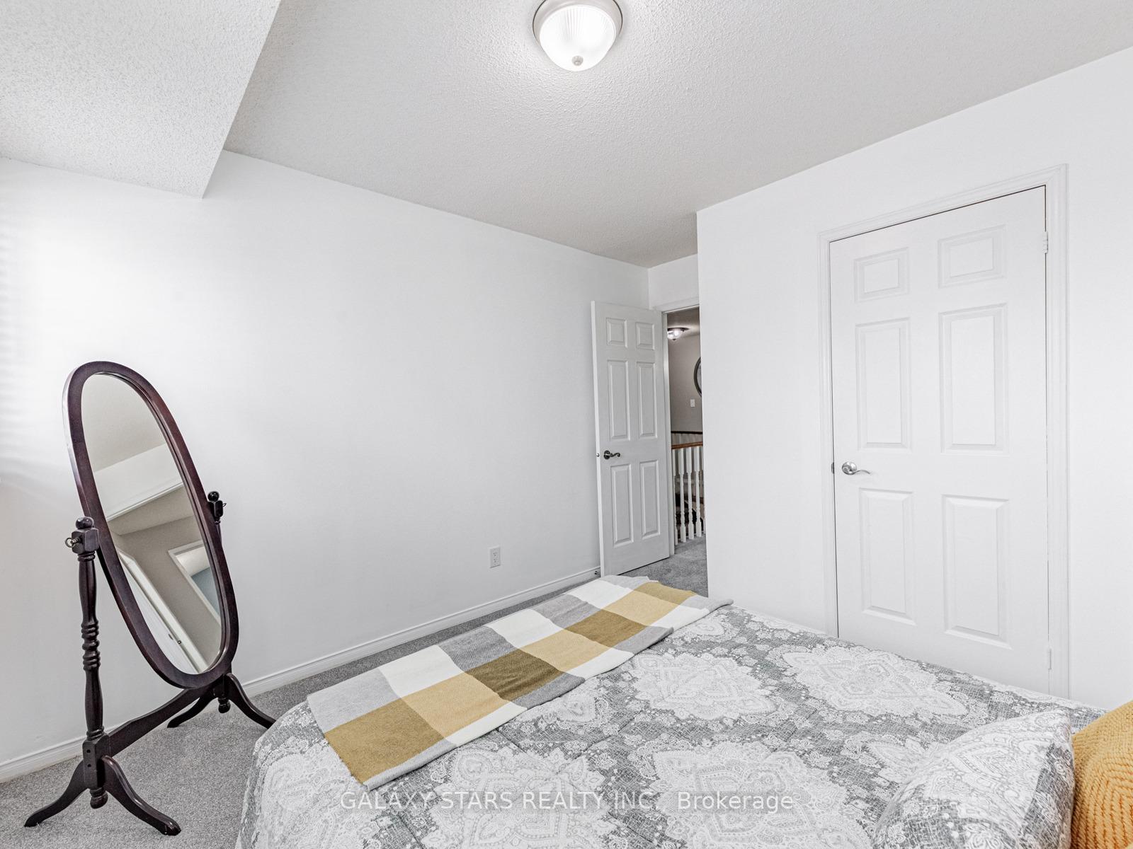 Photo 30 of 44 Penton Drive, Barrie, West Bayfield — HOMEH