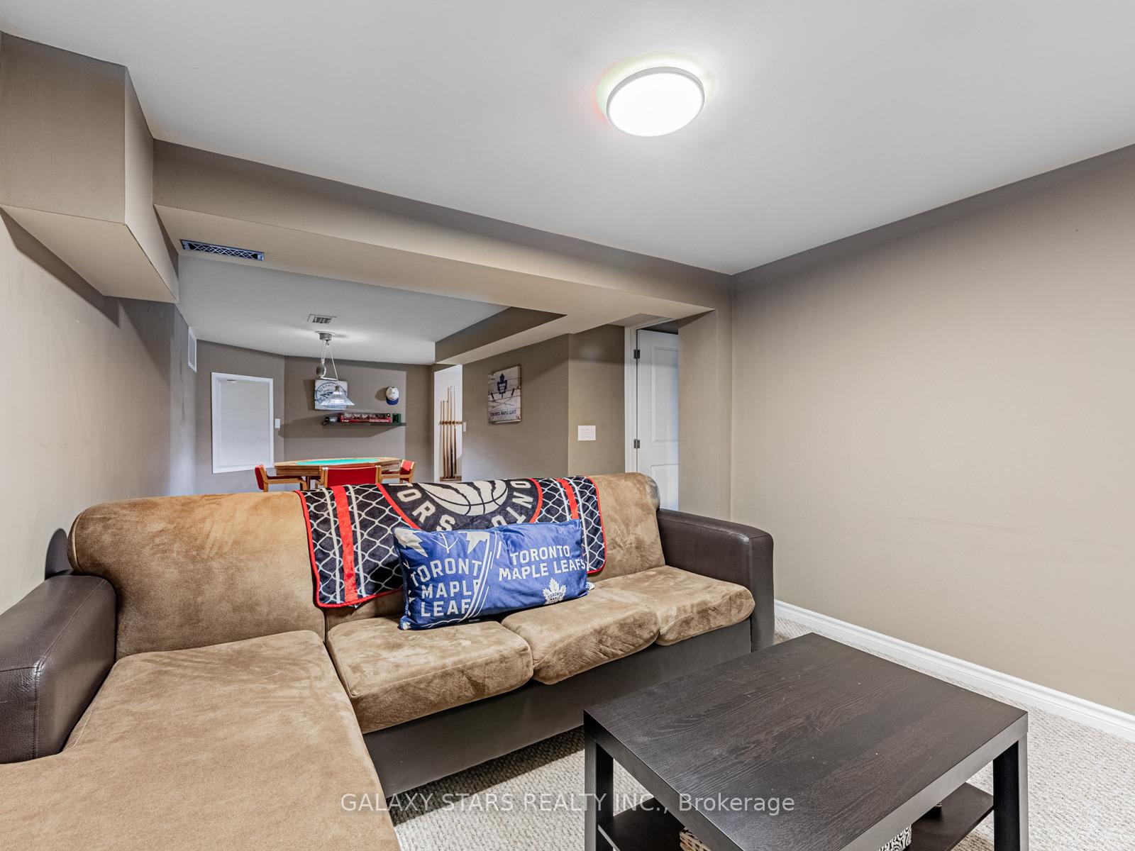 Photo 34 of 44 Penton Drive, Barrie, West Bayfield — HOMEH