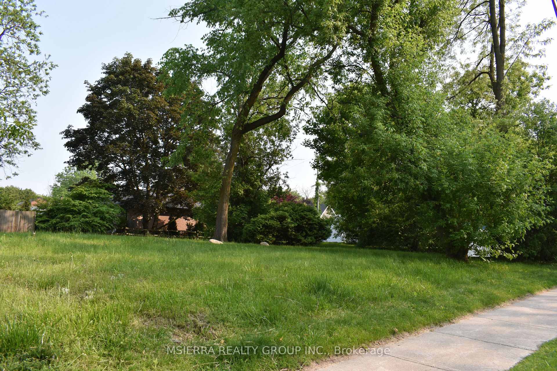 Photo 12 of 4 Walker Road W, Caledon, Caledon East — HOMEH