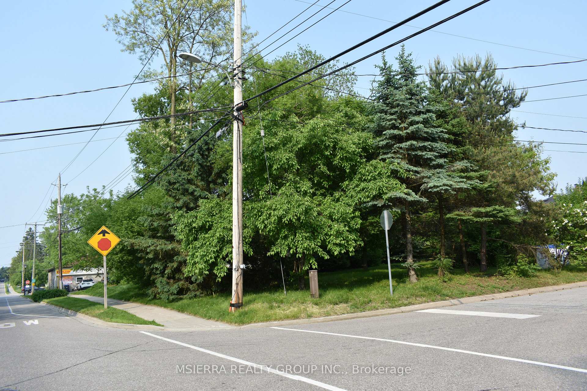 Photo 24 of 4 Walker Road W, Caledon, Caledon East — HOMEH