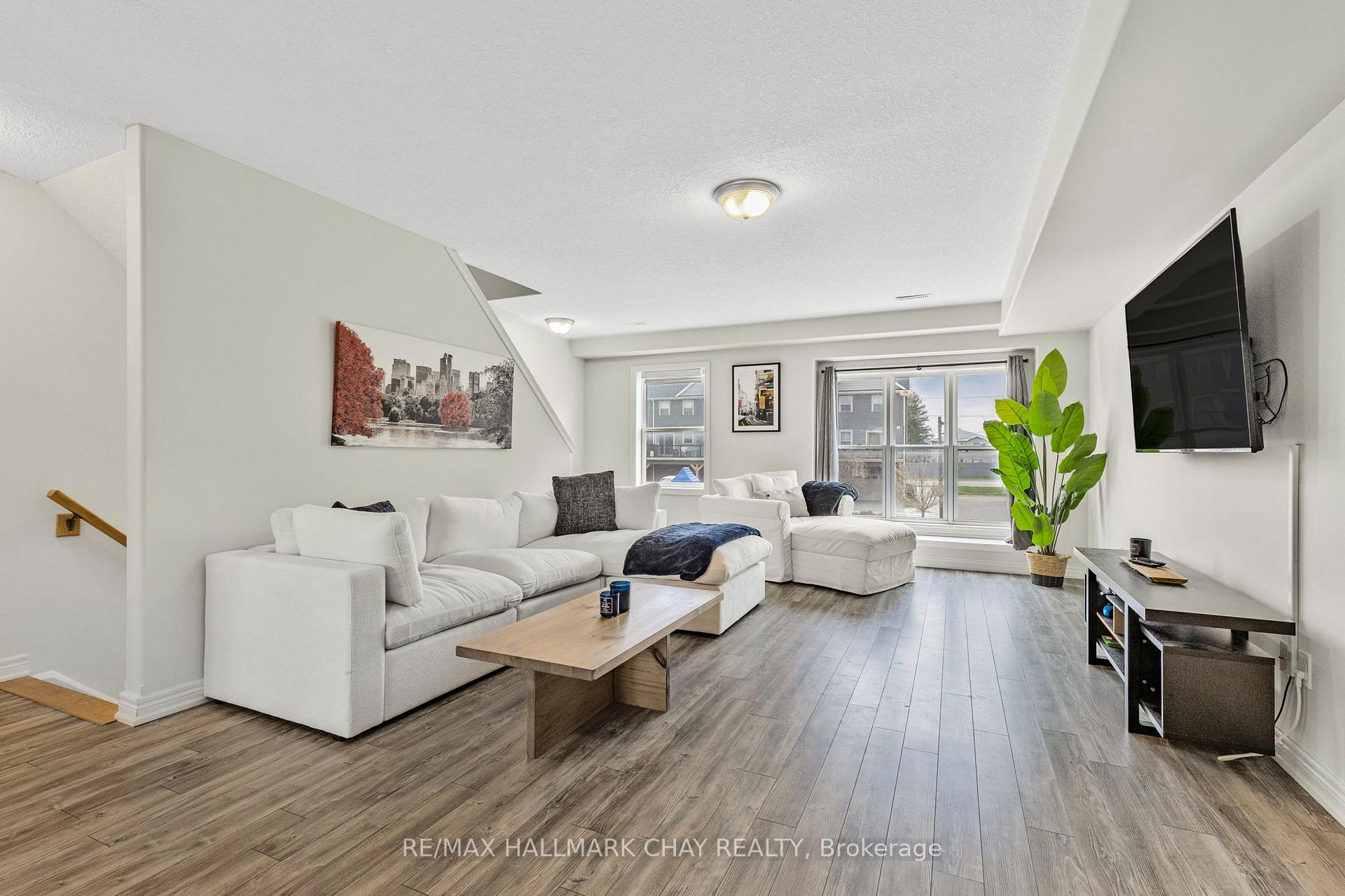 Photo 4 of Unit 6, 1 Leggott Avenue, Barrie, Painswick North — HOMEH