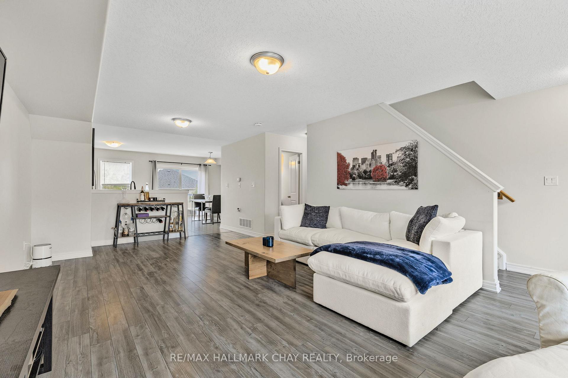 Photo 5 of Unit 6, 1 Leggott Avenue, Barrie, Painswick North — HOMEH