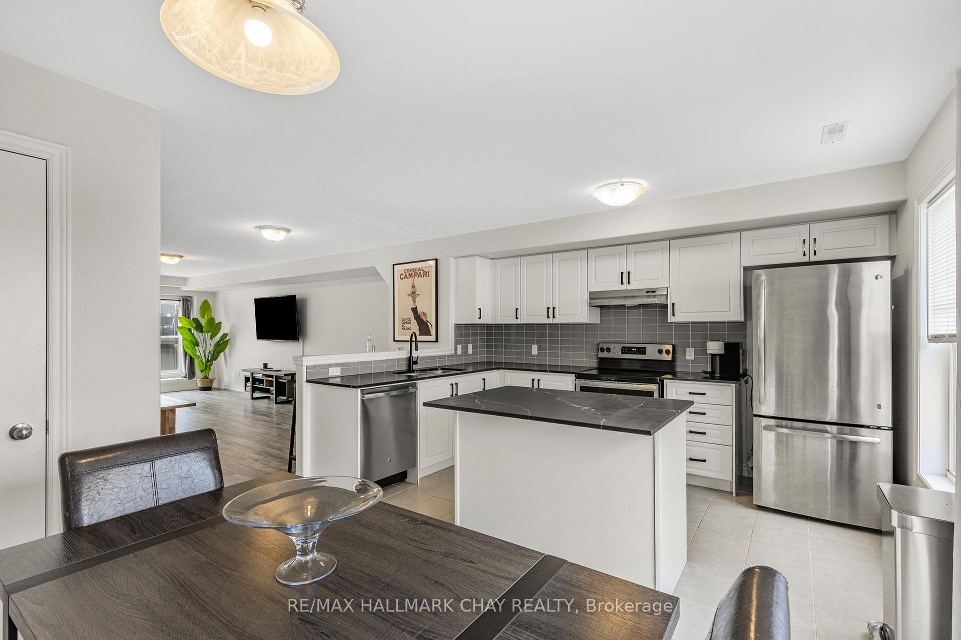 Photo 8 of Unit 6, 1 Leggott Avenue, Barrie, Painswick North — HOMEH