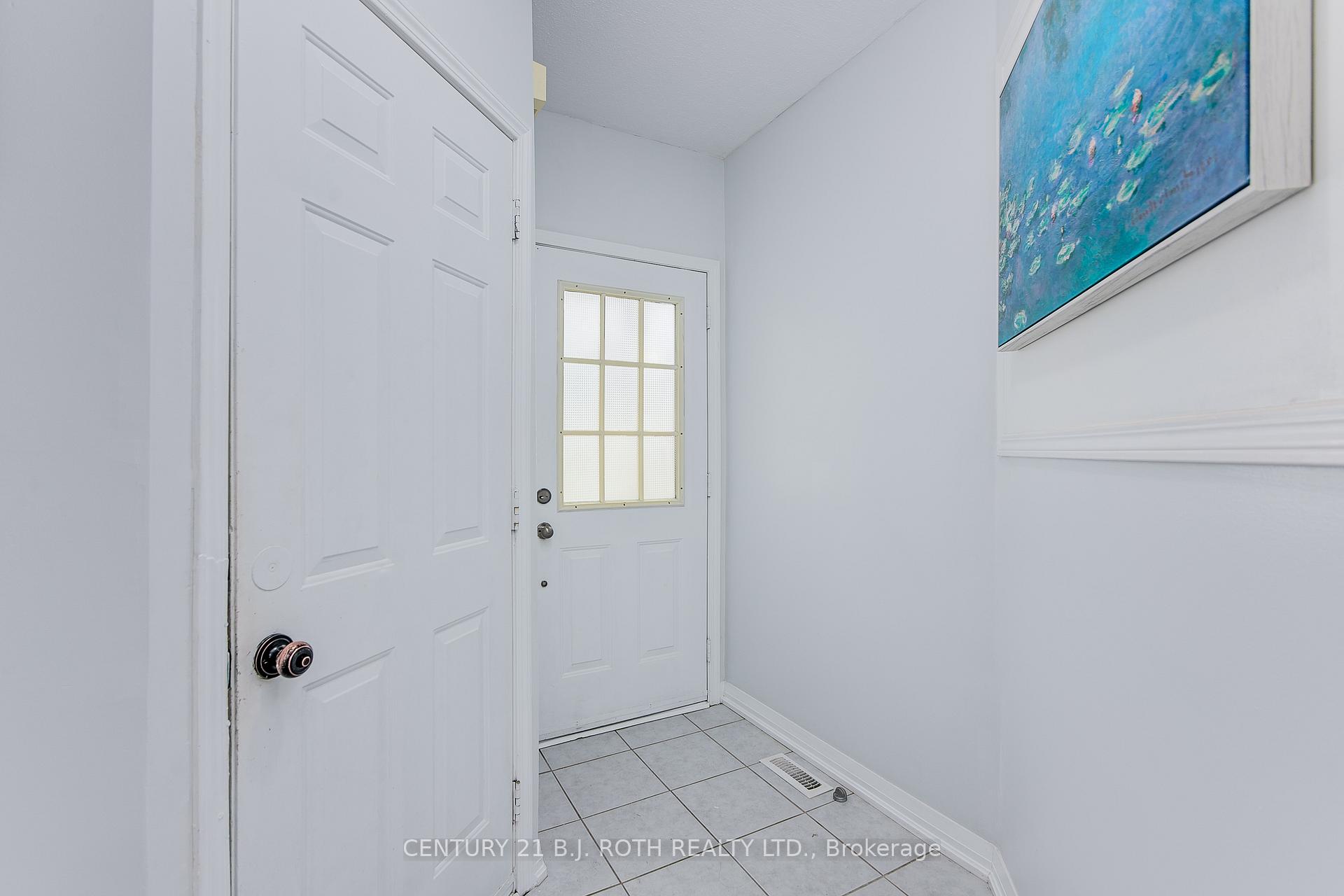 Photo 3 of 93 Hawthorne Crescent, Barrie, Ardagh — HOMEH