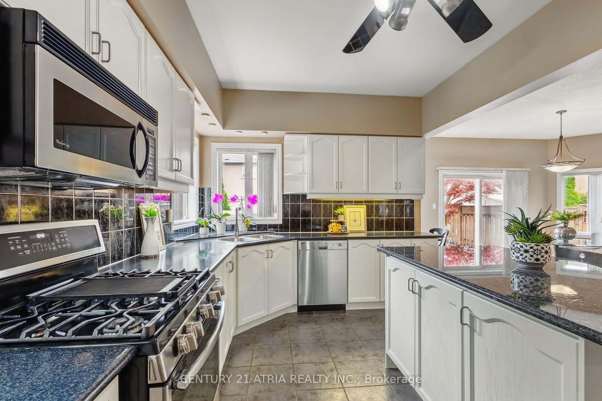 Photo 9 of 26 Sgotto Boulevard, Vaughan, Sonoma Heights — HOMEH