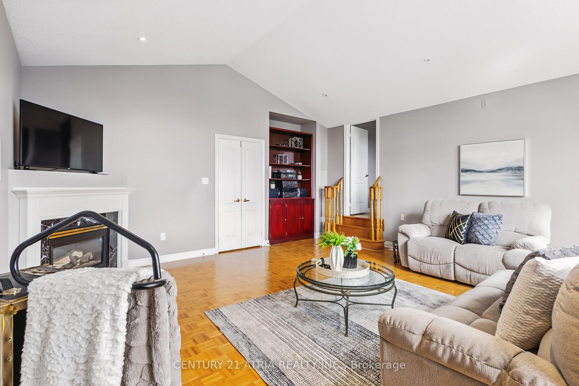 Photo 17 of 26 Sgotto Boulevard, Vaughan, Sonoma Heights — HOMEH