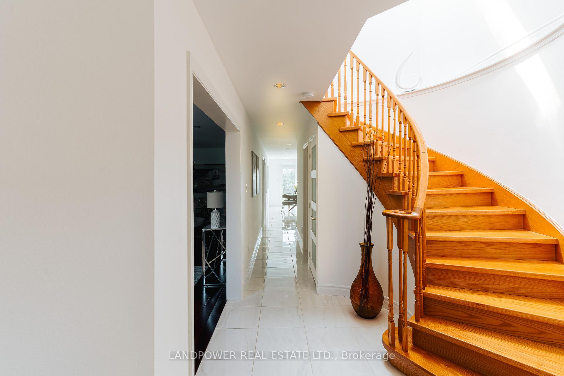 Photo 2 of 94 Kyla Crescent, Markham, Milliken Mills East — HOMEH