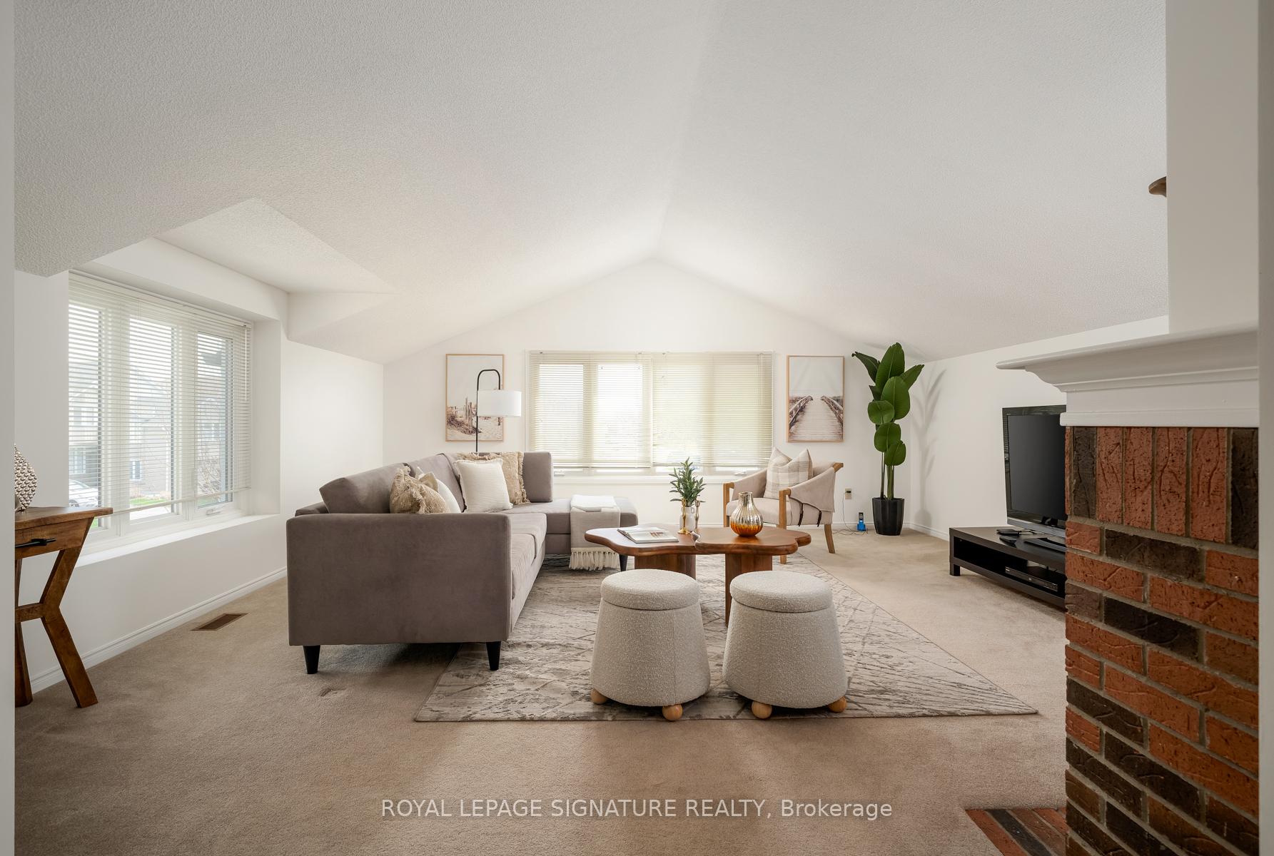 Photo 4 of 1730 Echo Point Court, Pickering, Liverpool — HOMEH