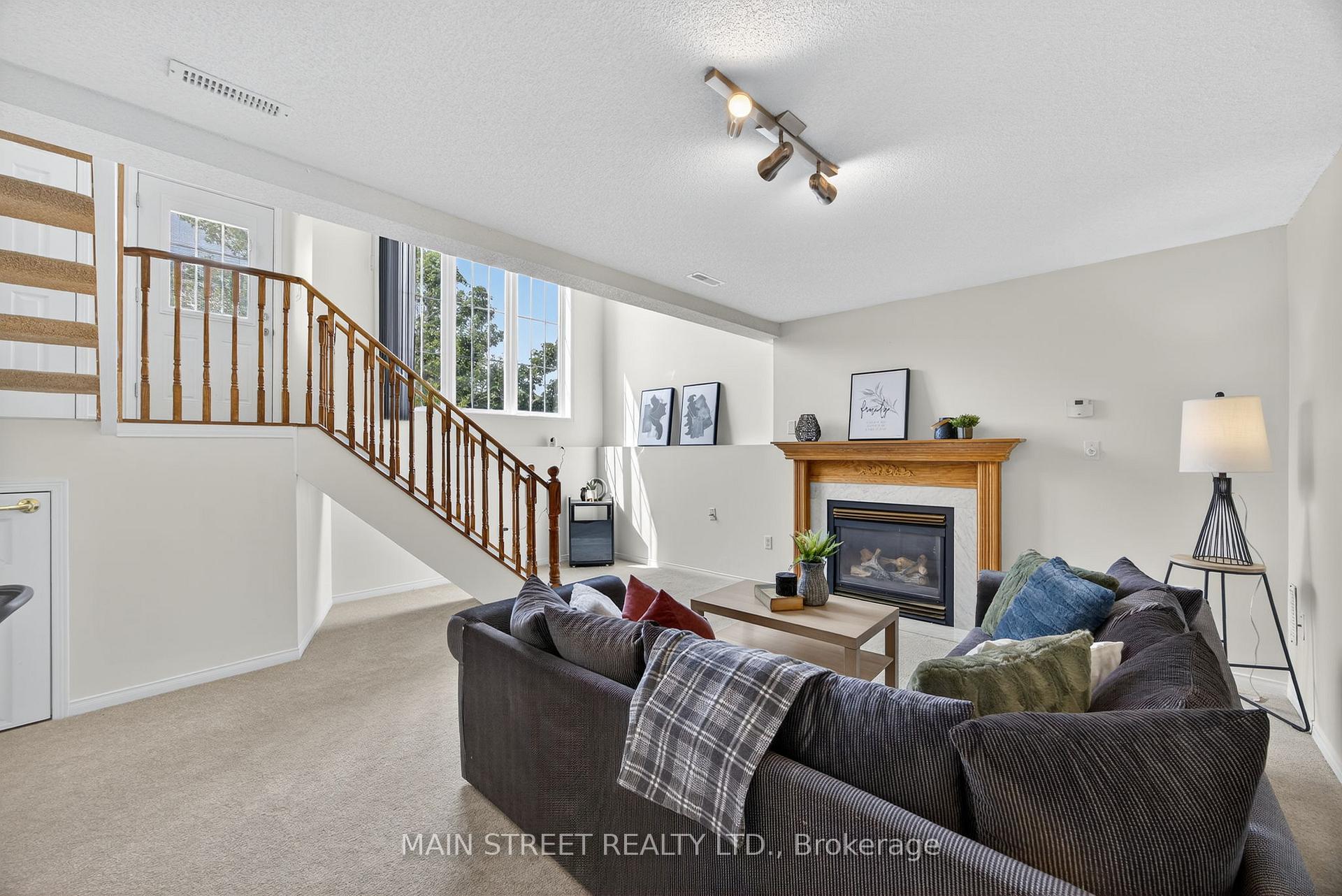 Photo 13 of 94 Silver Maple Crescent, Barrie, Holly — HOMEH