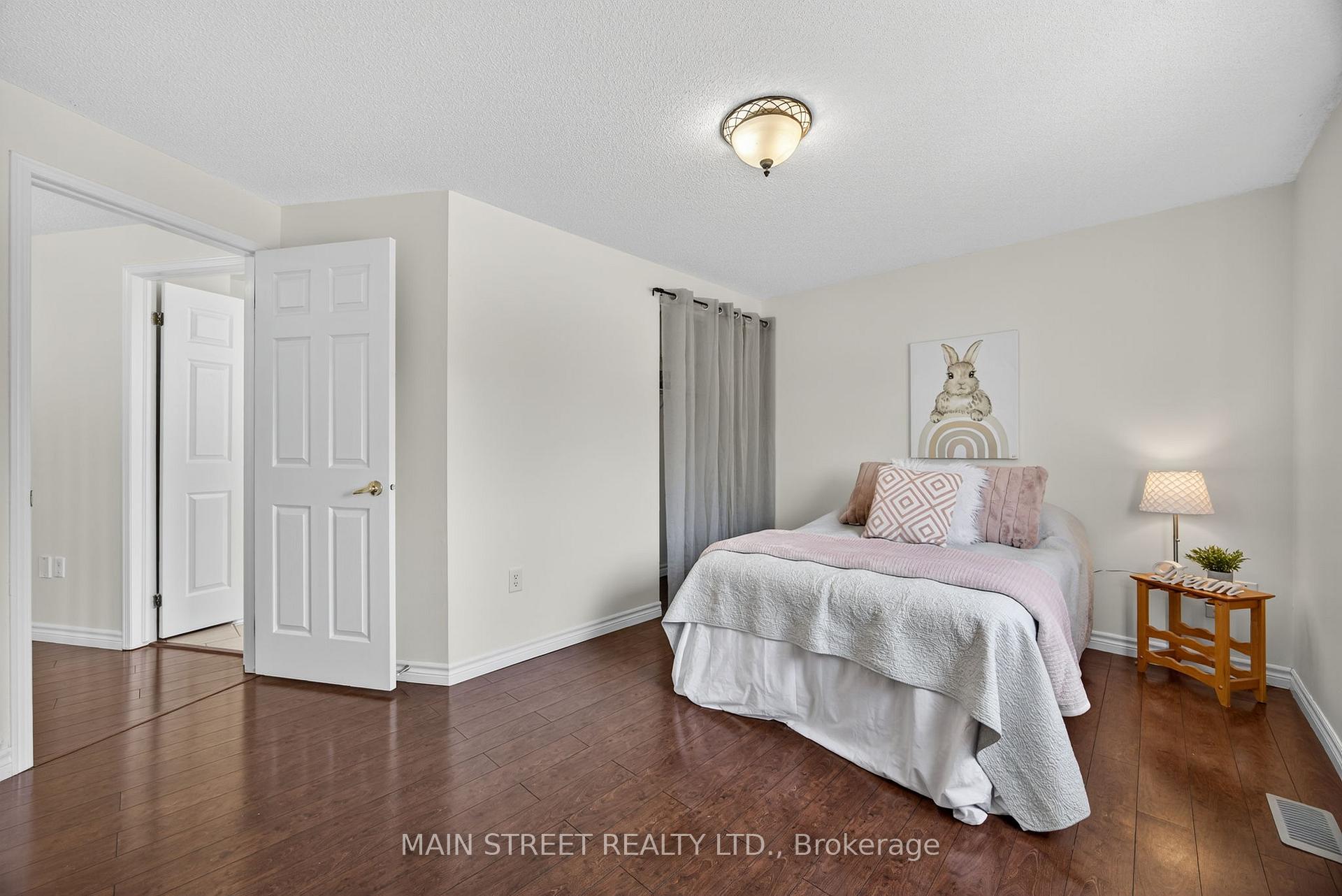 Photo 24 of 94 Silver Maple Crescent, Barrie, Holly — HOMEH