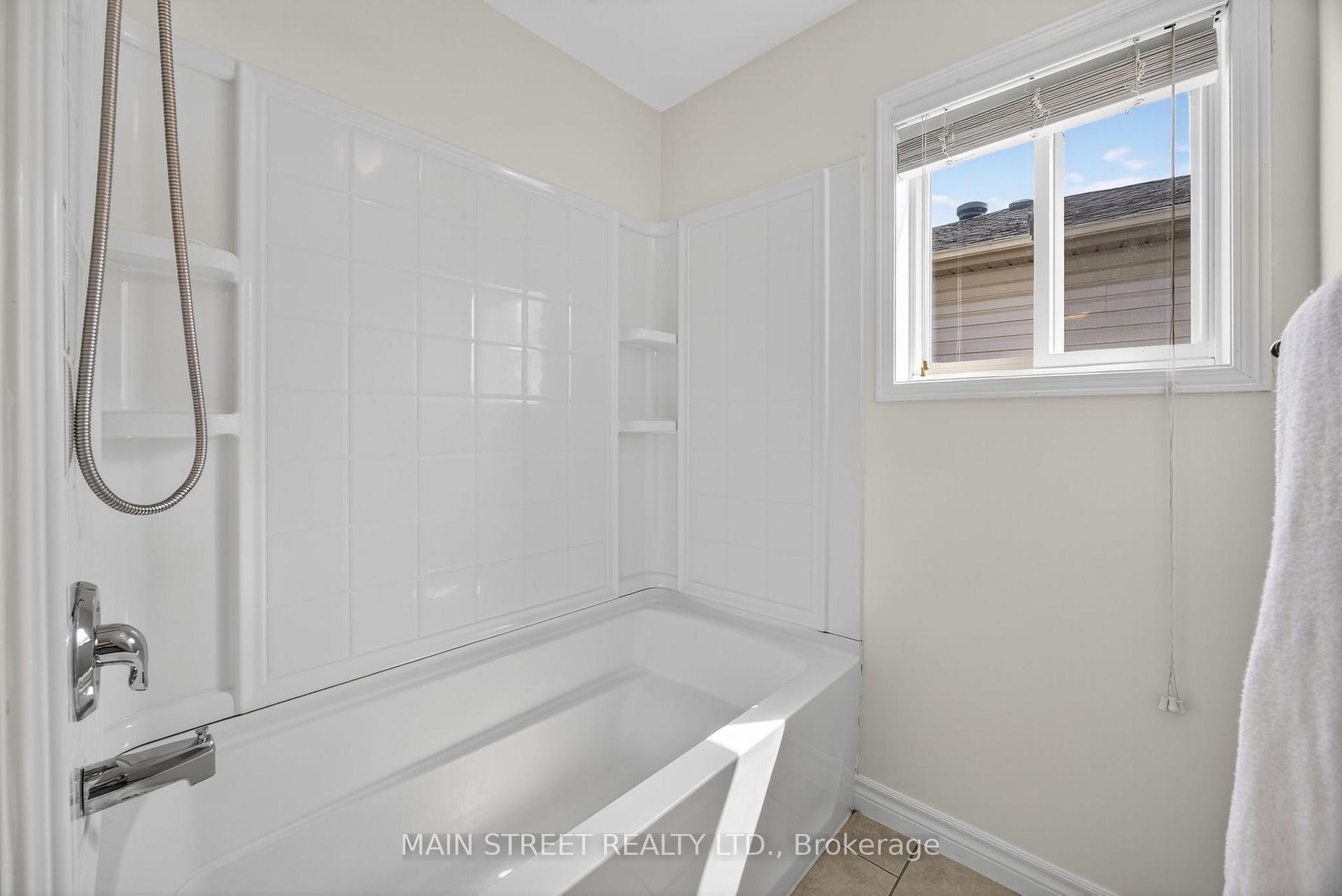 Photo 28 of 94 Silver Maple Crescent, Barrie, Holly — HOMEH