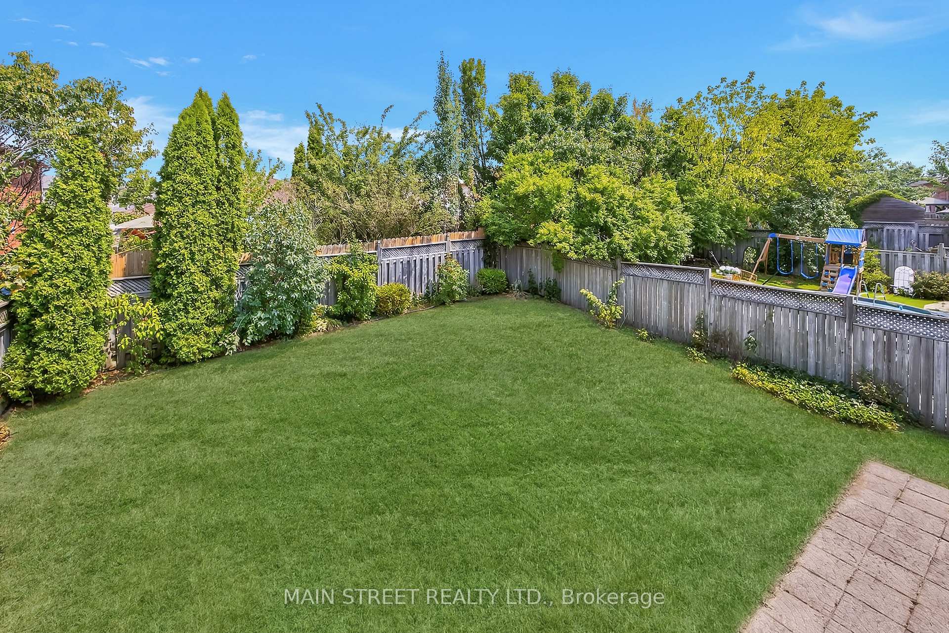 Photo 33 of 94 Silver Maple Crescent, Barrie, Holly — HOMEH