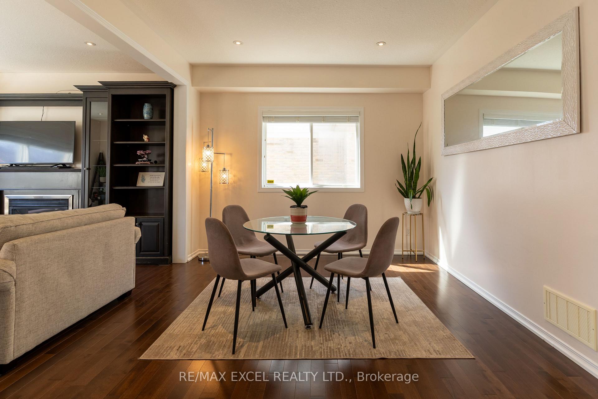 Photo 10 of 54 Grasswood Street, Kitchener — HOMEH