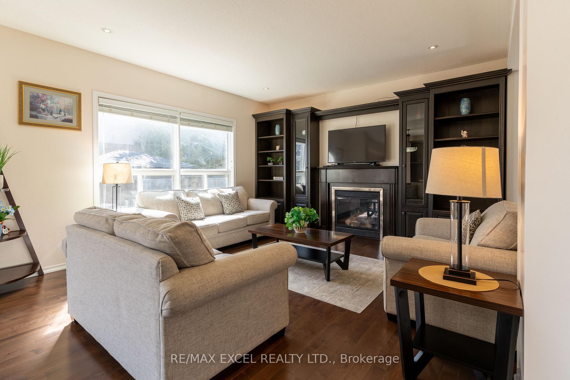 Photo 11 of 54 Grasswood Street, Kitchener — HOMEH