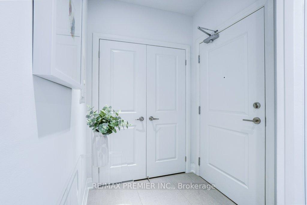 Photo 5 of Unit 1004, 12 Woodstream Boulevard, Vaughan, Vaughan Grove — HOMEH