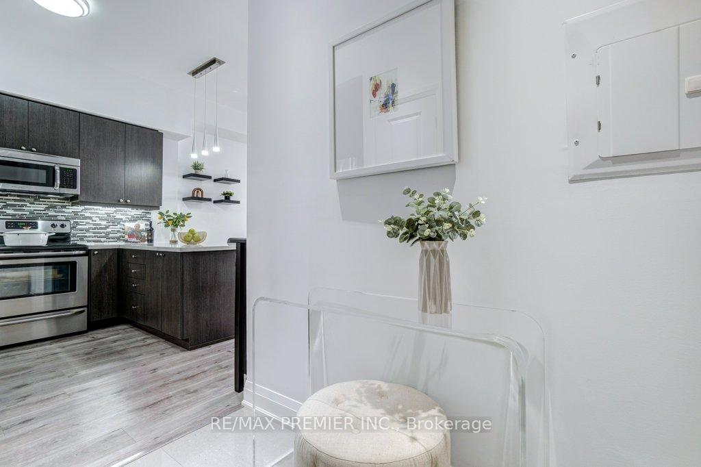 Photo 6 of Unit 1004, 12 Woodstream Boulevard, Vaughan, Vaughan Grove — HOMEH