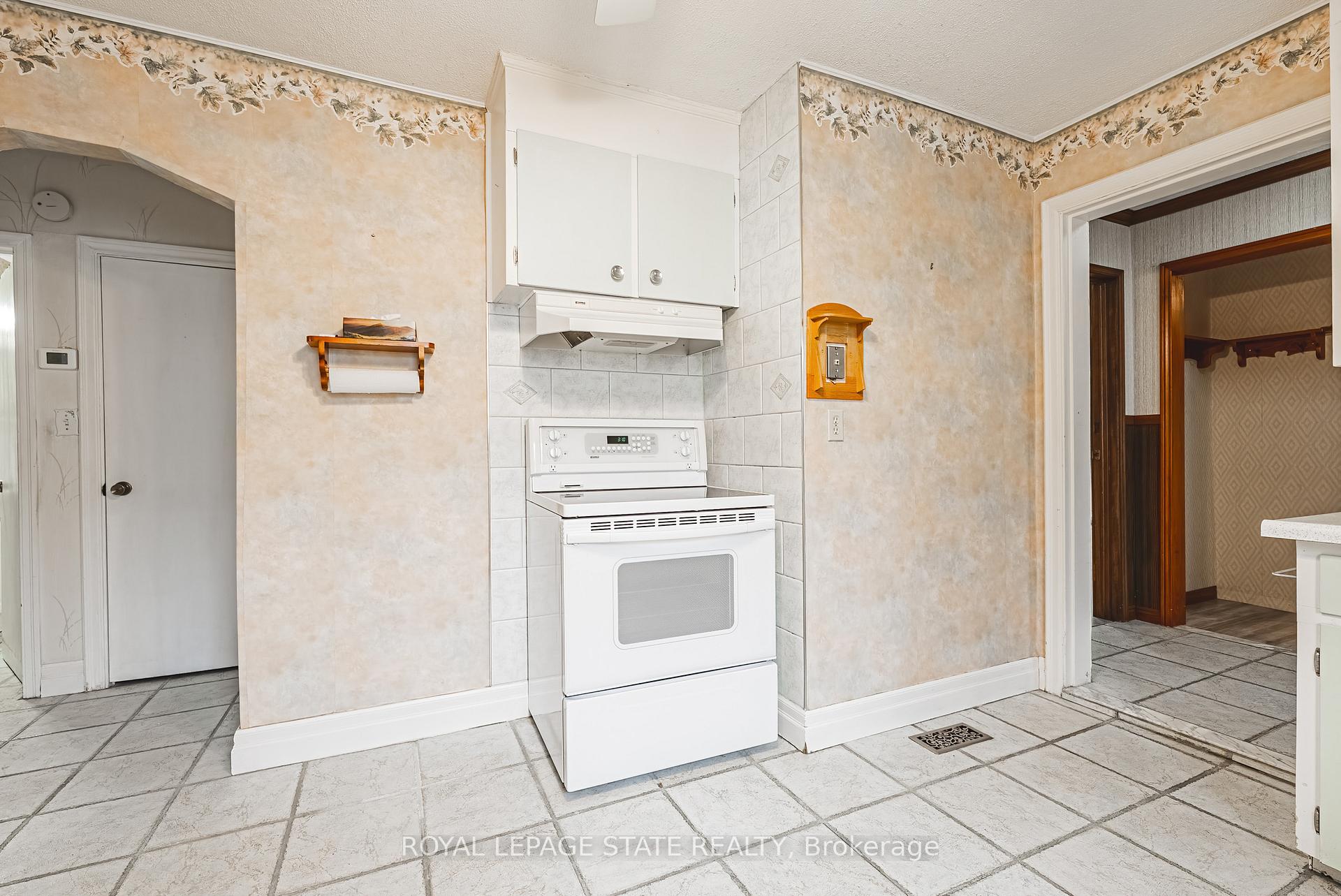 Photo 9 of 108 East 44th Street, Hamilton, Sunninghill — HOMEH