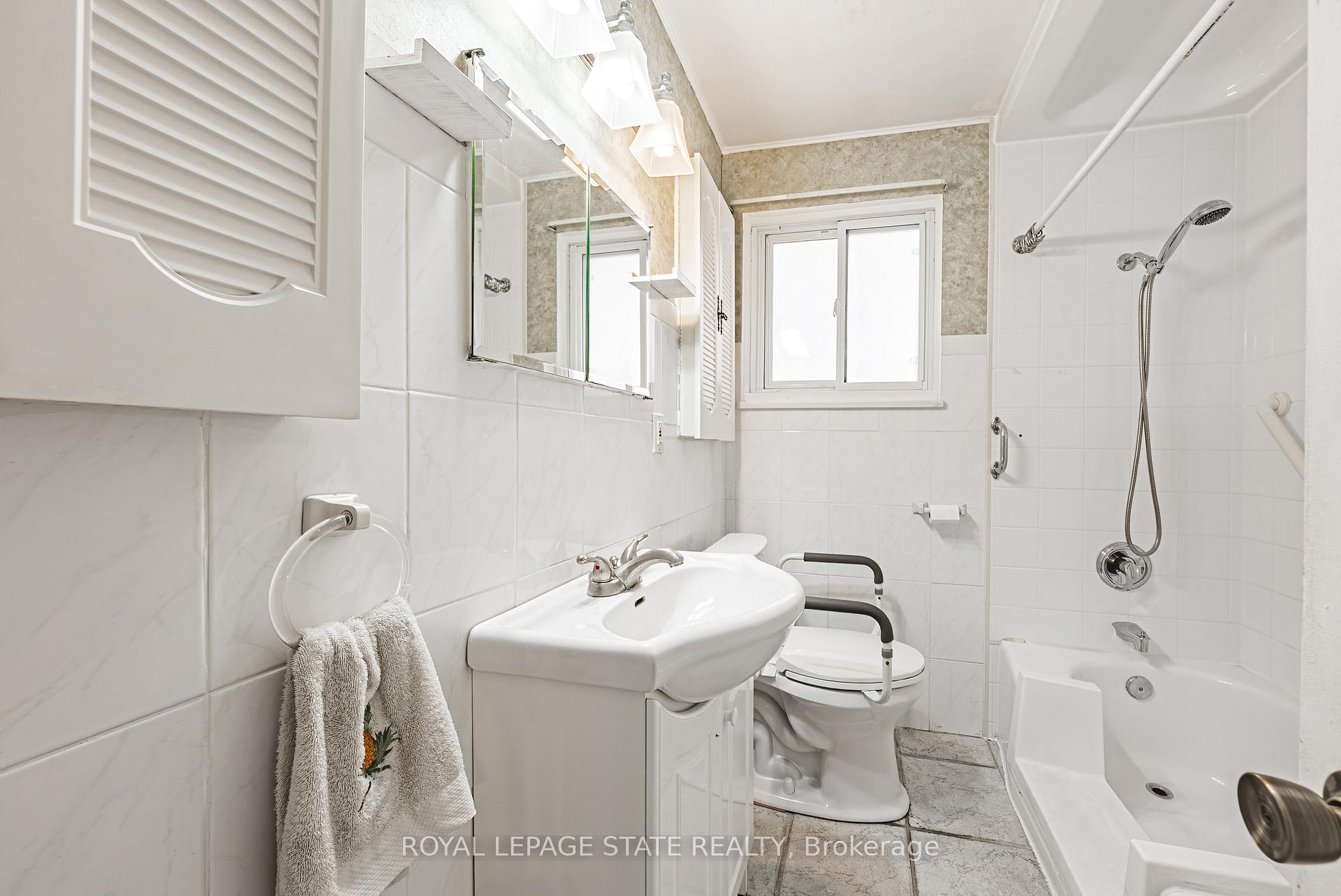 Photo 18 of 108 East 44th Street, Hamilton, Sunninghill — HOMEH