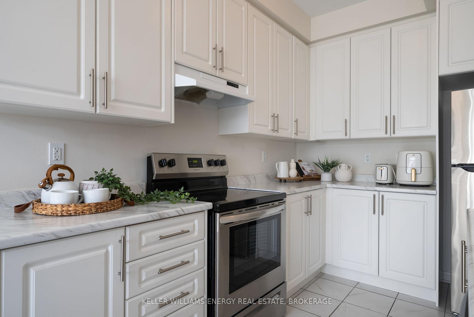 Photo 10 of 313 Windfields Farm Drive E, Oshawa, Windfields — HOMEH