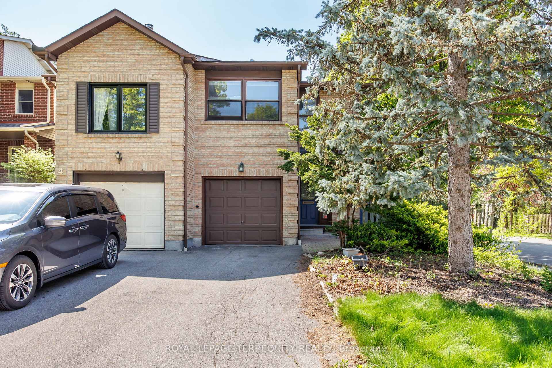 Front of 2 Baywood Court